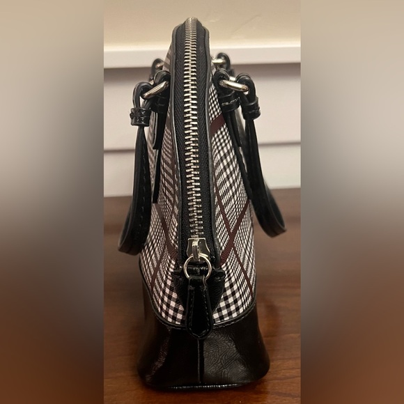 Sold - Picture 6 of 8